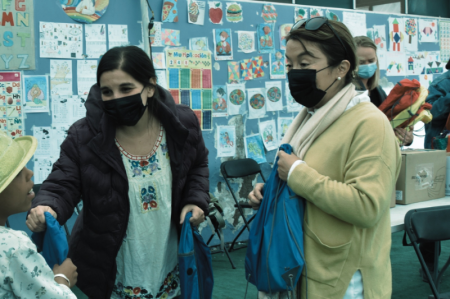 Niños, niñas y adolescentes albergados en el campus de Lobitos recibieron kits escolares