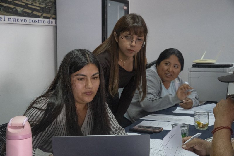 Estudiantes asesoran a la comunidad de Alto Hospicio en Operación Renta 2026