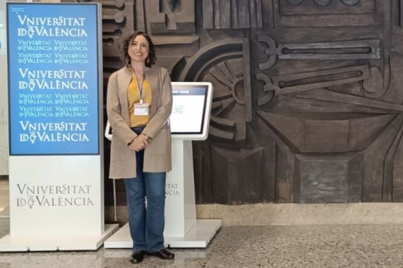 Académica del INTE - UNAP presenta investigación sobre lenguaje y relaciones sociales en cartas del siglo XX en congreso internacional en España